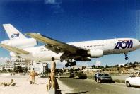 Low flying airplane St.  Maarten